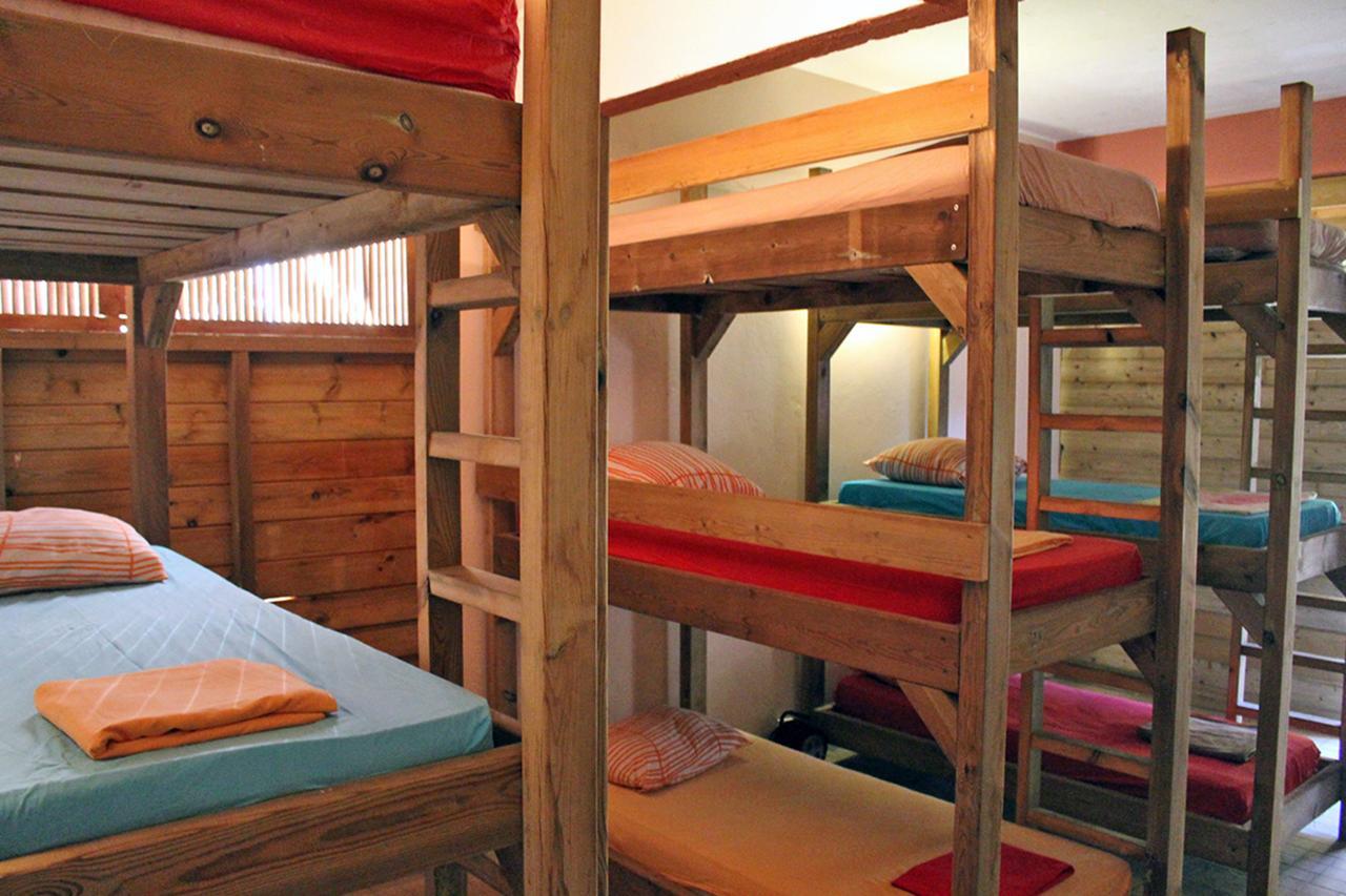 E.Gwada Hostel เลอโกซิเยร์ ภายนอก รูปภาพ
