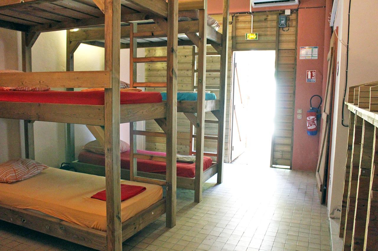 E.Gwada Hostel เลอโกซิเยร์ ภายนอก รูปภาพ