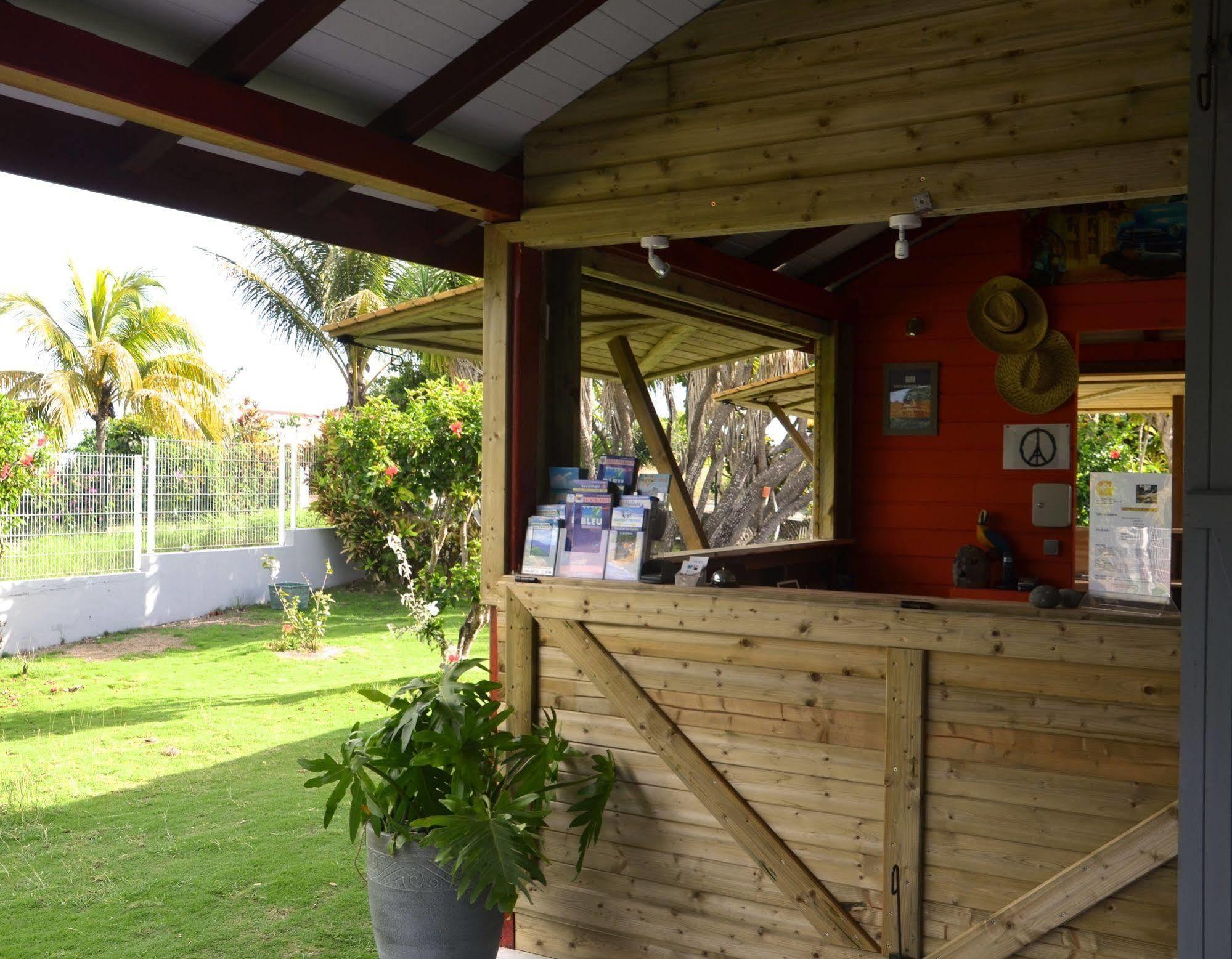E.Gwada Hostel เลอโกซิเยร์ ภายนอก รูปภาพ