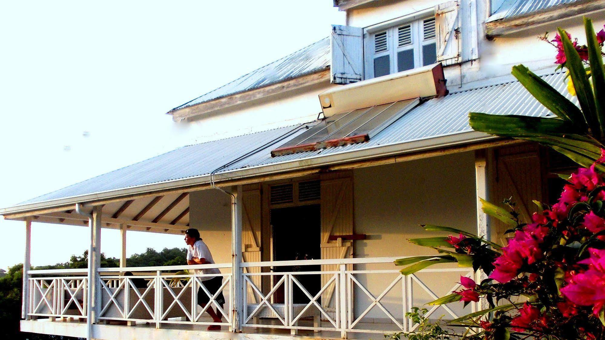 E.Gwada Hostel เลอโกซิเยร์ ภายนอก รูปภาพ