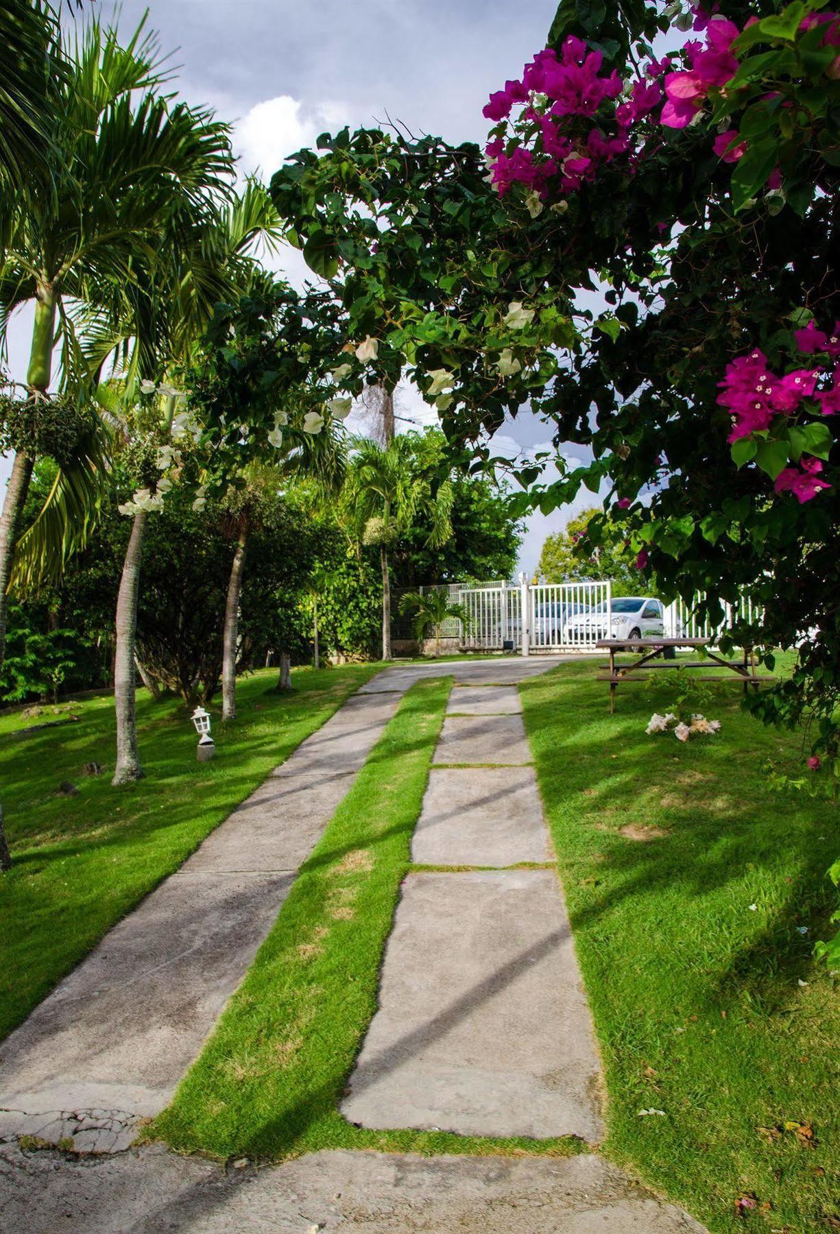 E.Gwada Hostel เลอโกซิเยร์ ภายนอก รูปภาพ